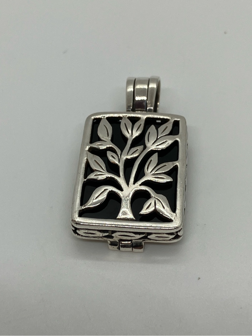 Silpada 925 Sterling Silver "Live Laugh Love" Tree Pendant #S1957 w/ Black Onyx